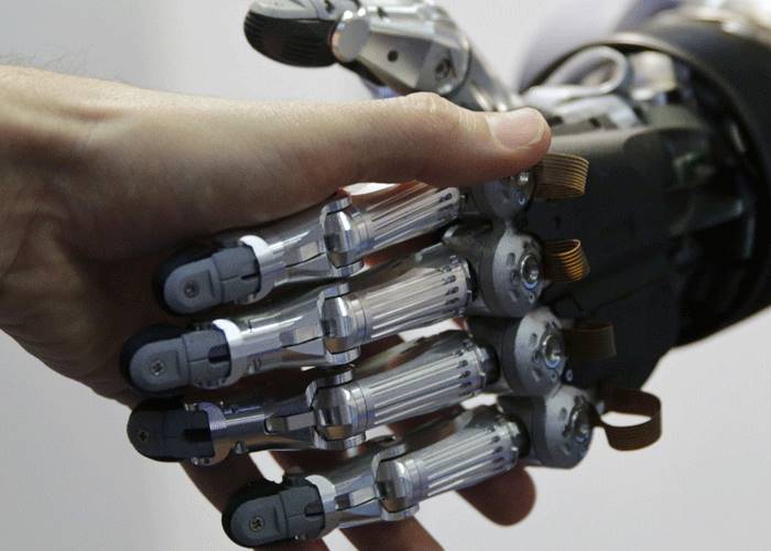 تطوير روبوتات فضائية بذراع تشبه يد الإنسان