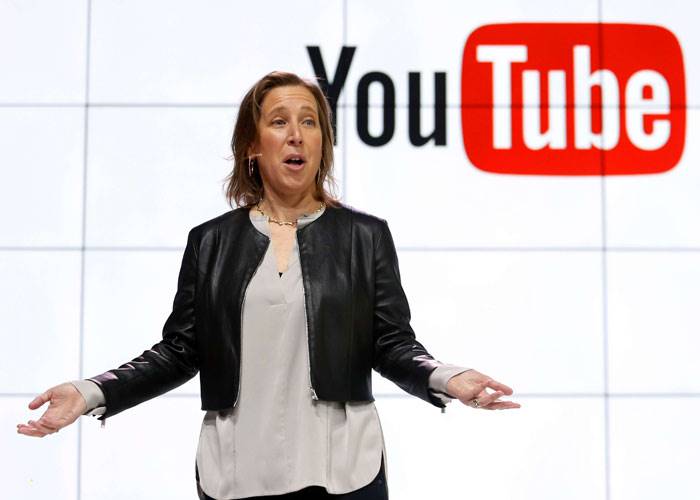 يوتيوب يعاقب منتجي المحتوى المسيء بحرمانهم من الإعلانات